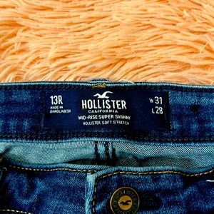 Mid Rise super Skinny Hollister Jeans!